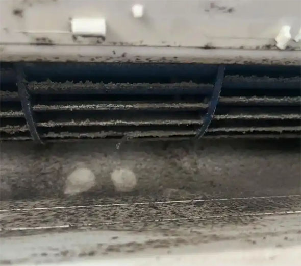 盐田空调吹的风有股烧焦味是怎么回事